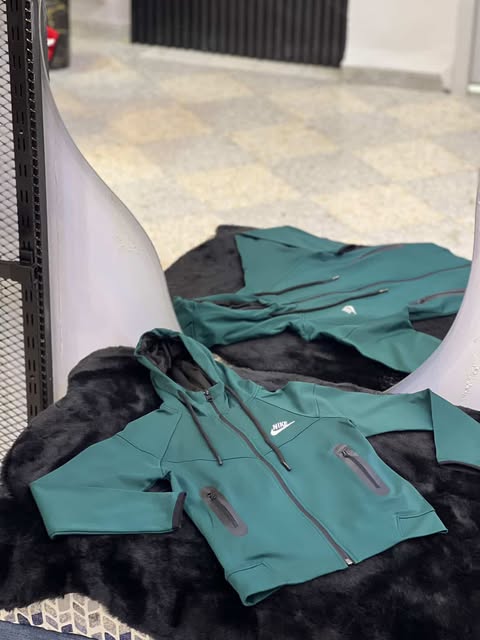 Survêtement Nike Tech 2 Pièces – Enfants (6 à 14 ans)