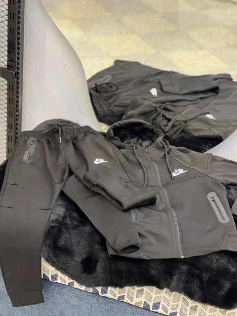 Survêtement Nike Tech 2 Pièces – Enfants (6 à 14 ans)