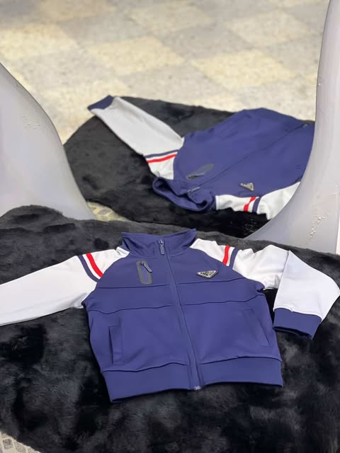 Ensemble Prada 2 pièces (veste + pantalon) – 6 à 14 ans