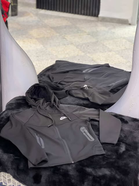 Survêtement Nike Tech 2 Pièces – Enfants (6 à 14 ans)